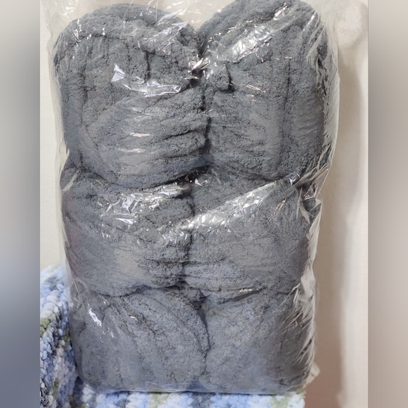 6 Skeins, Chunky Chenille Yarn 2cm, Gray, 8 ounces/28 yards each - Picture 2 of 2